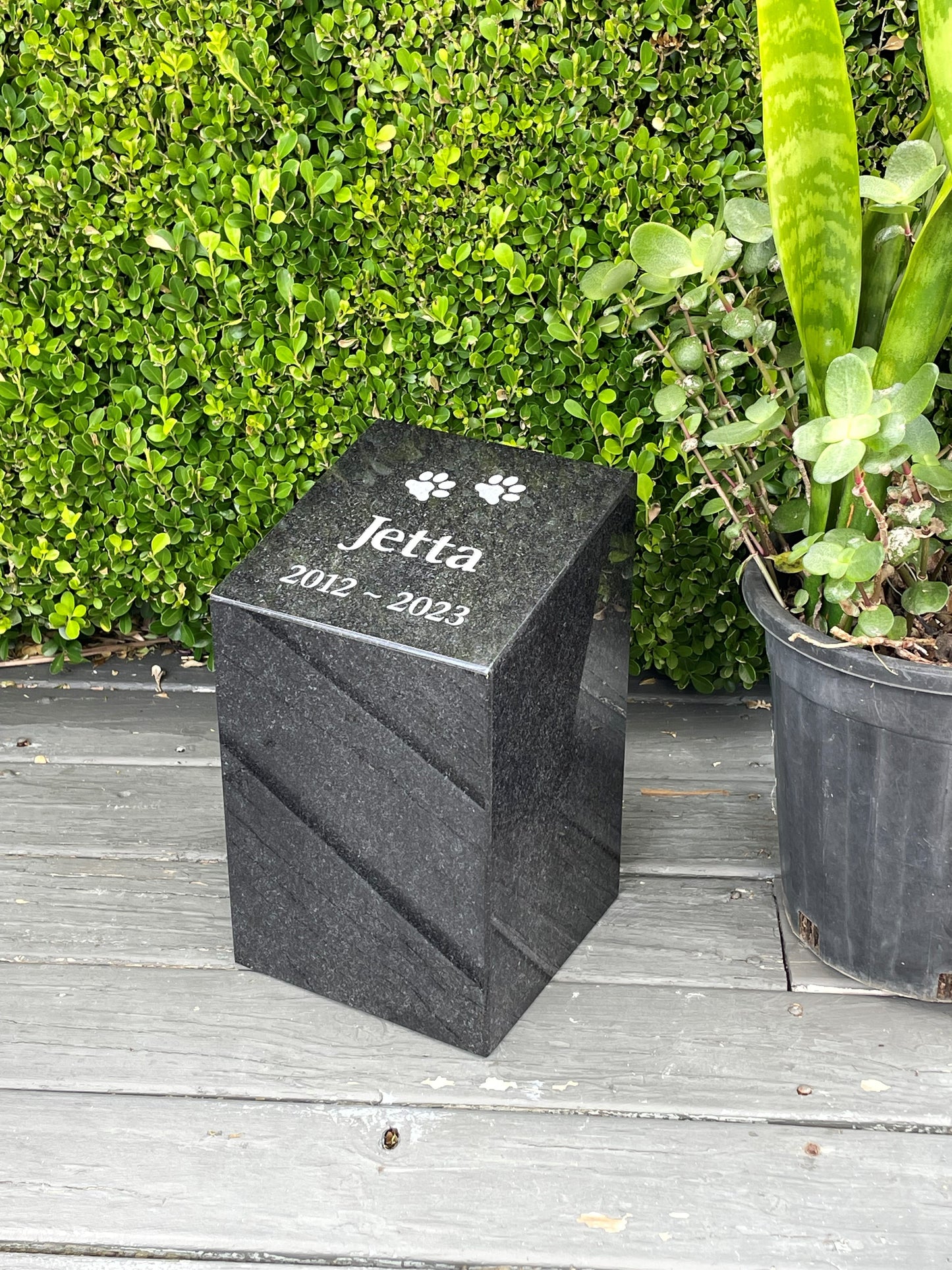 Personalised Garden Memorial Pet Urn