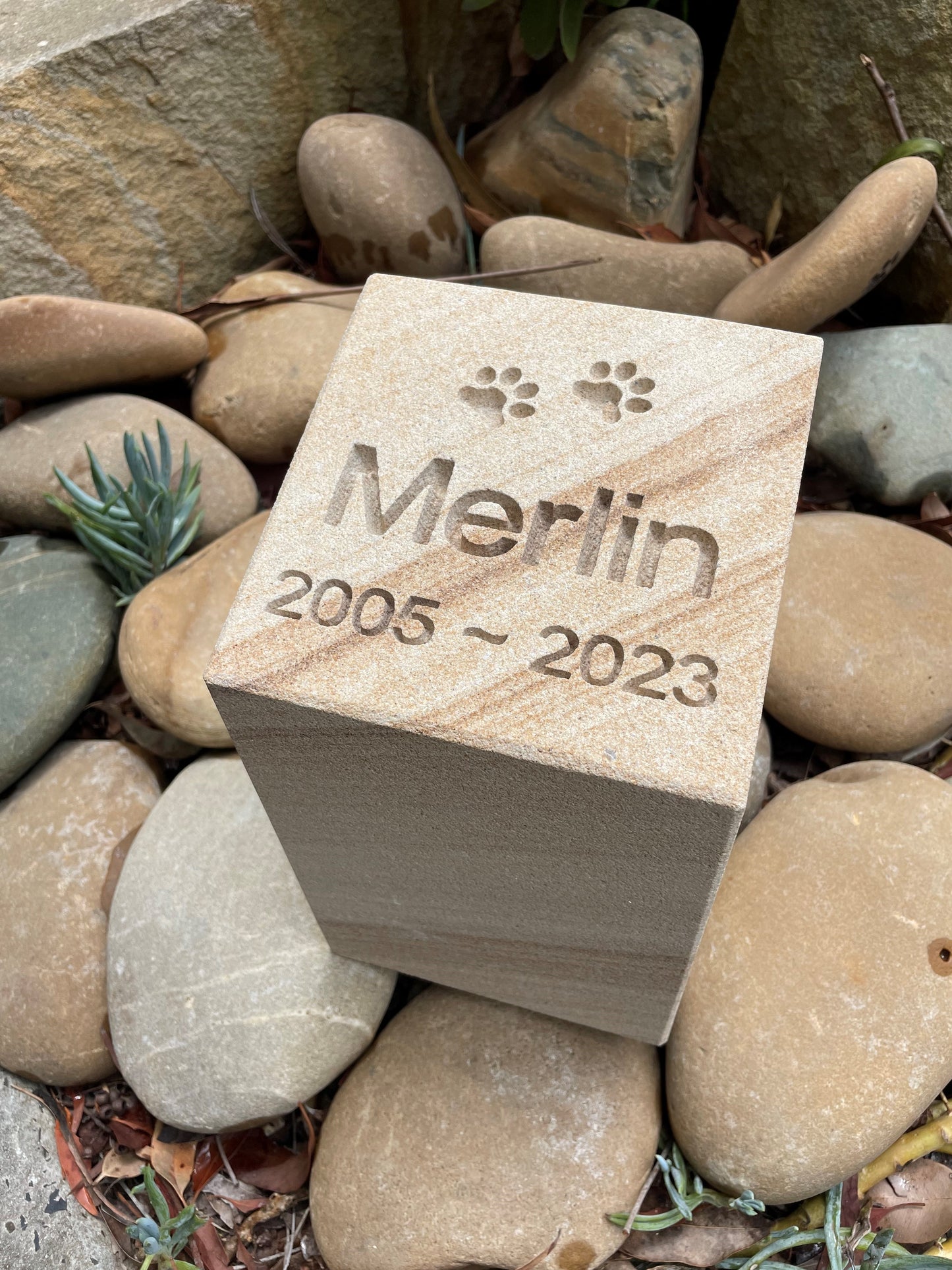 Garden Pet Urn - Smooth Sandstone