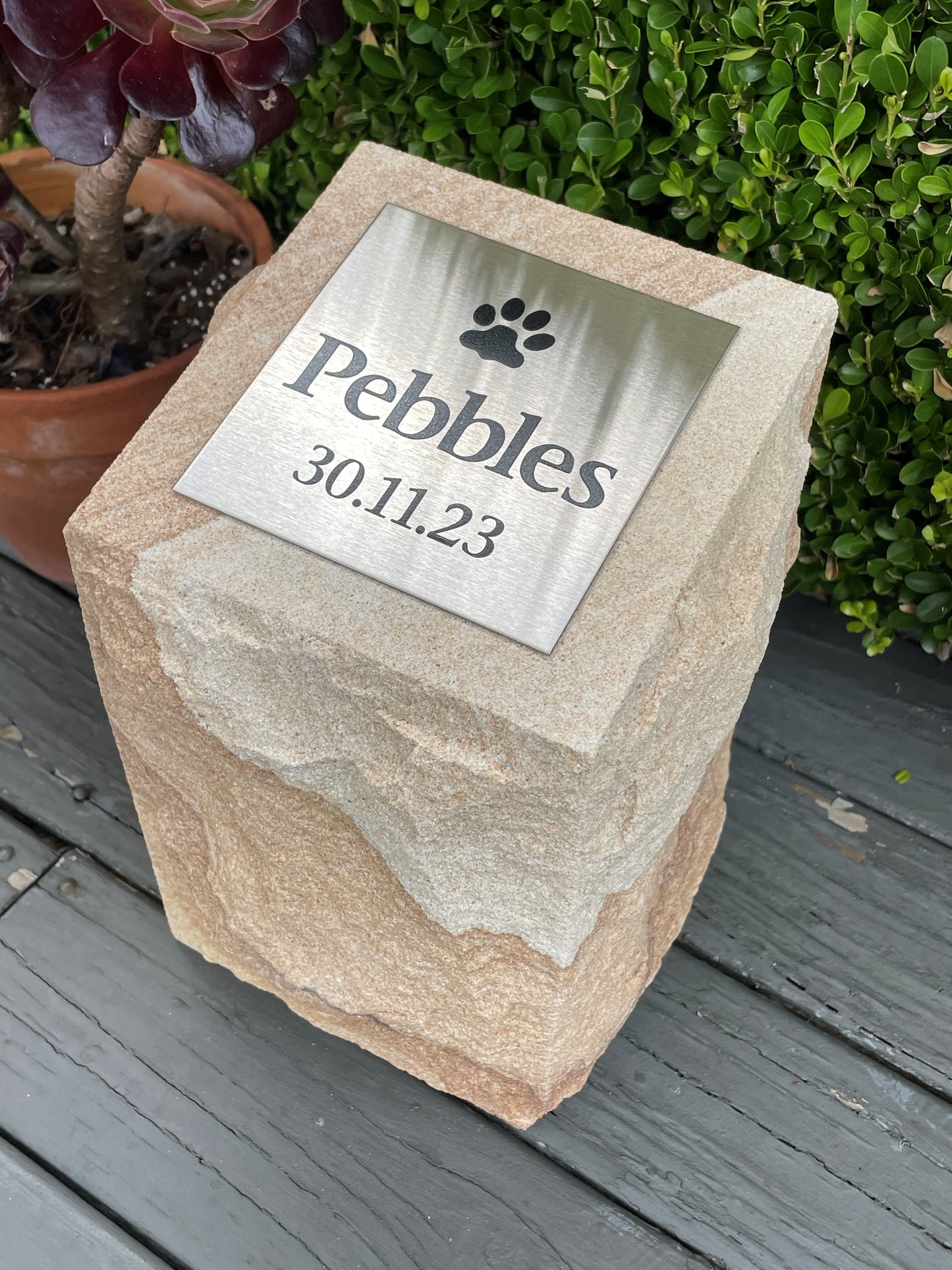 Garden Pet Urn - Rockface Sandstone